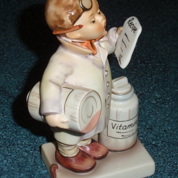 "The Little Pharmacist" #322 Goebel Hummel Figurine TMK6 With Box CHRISTMAS GIFT - Picture 4 of 10